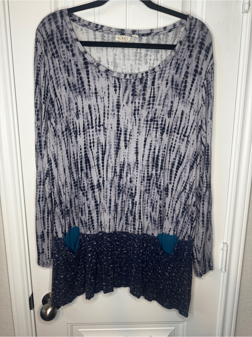 LOGO by Lori Goldstein top Women's 2x Gray Tie-Dye Mixed-Print Long Sleeve
